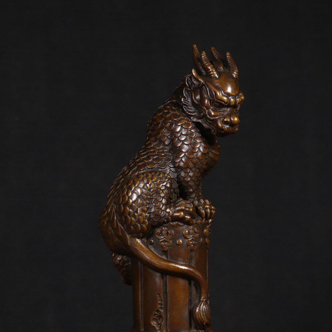 Vintage Collectibles Store - Statua Vintage in Rame a Forma